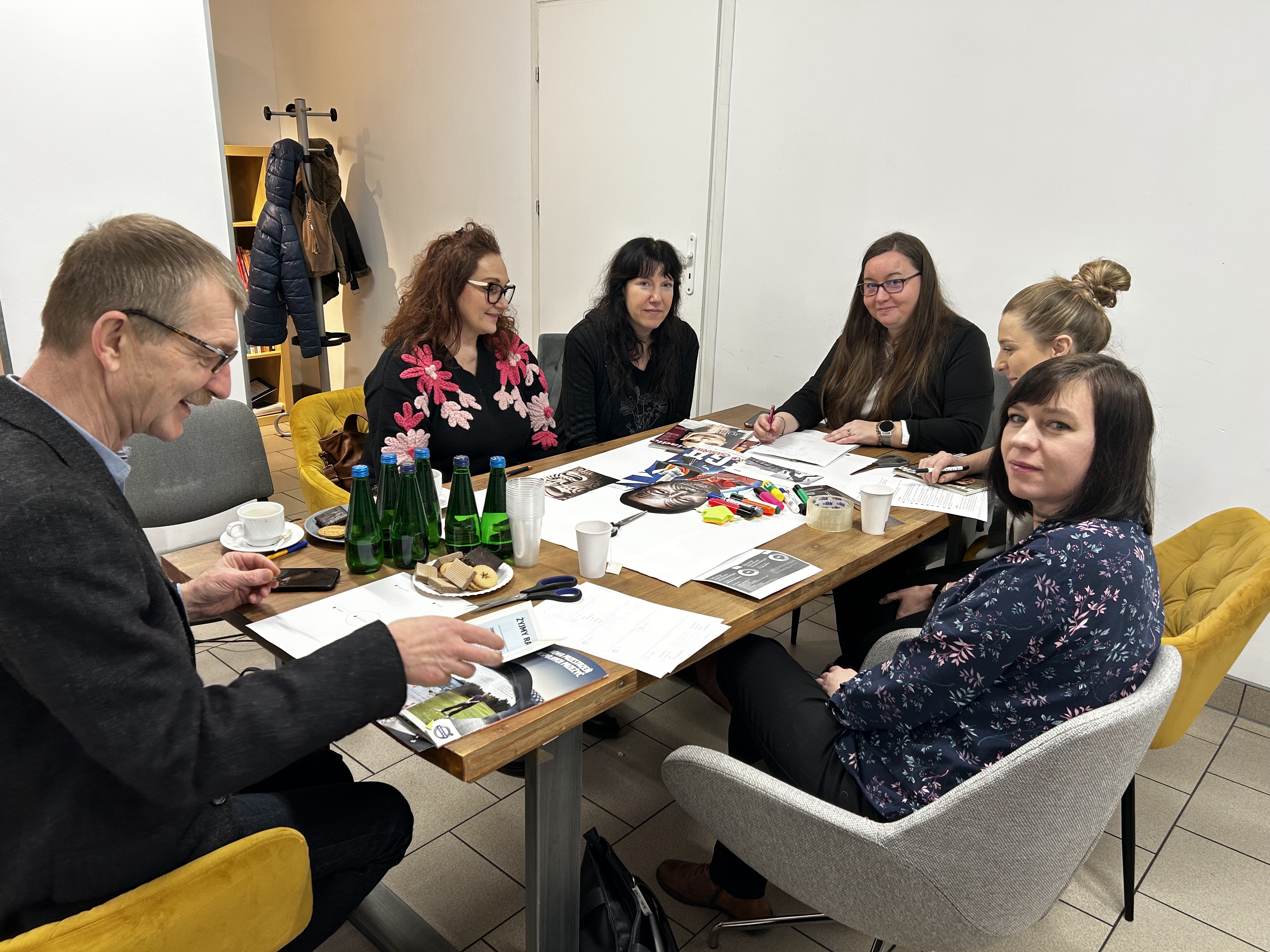 Praca grup w rytmie Design Thinking